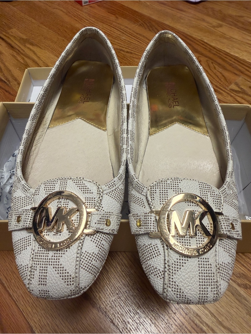 NIB Michael Kors Ivory MK Logo Moccasin Flats with Gold MK Emblem
